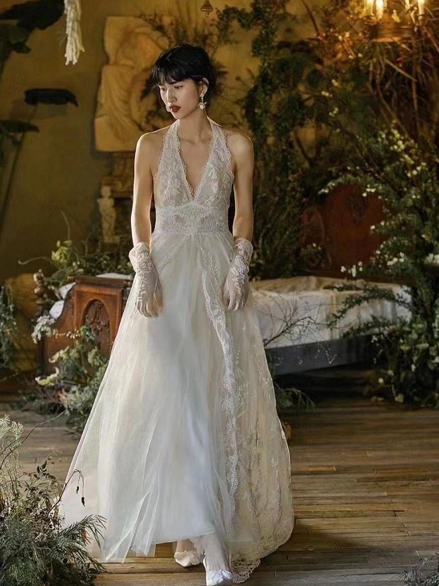 Elegant Lace Bridal Gown with  - Photography Young 评论和价格