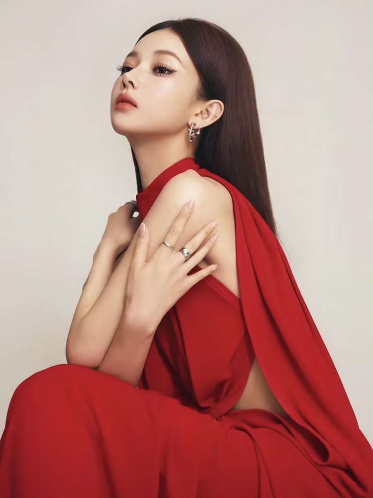New Red Portrait Photography C - Photography Magazine 评论和价格